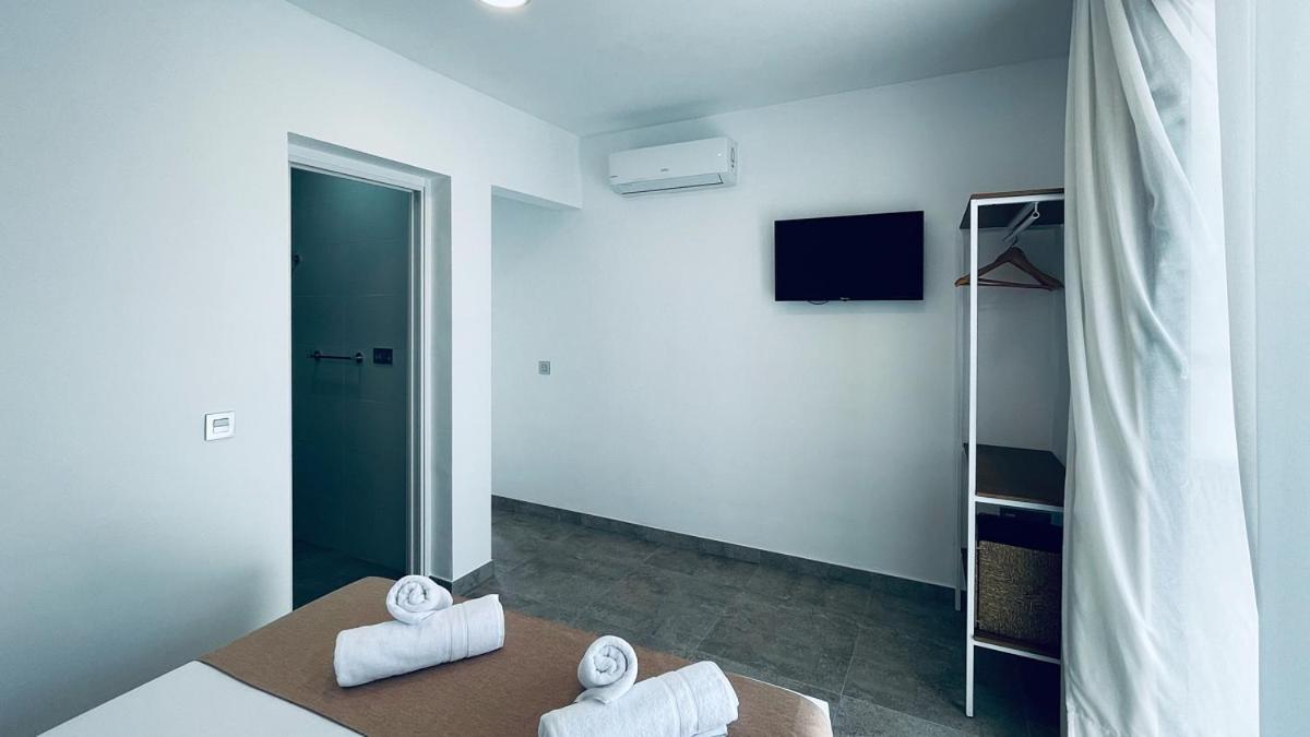 Hostal Aires Del Mar การ์โบเนรัส ภายนอก รูปภาพ