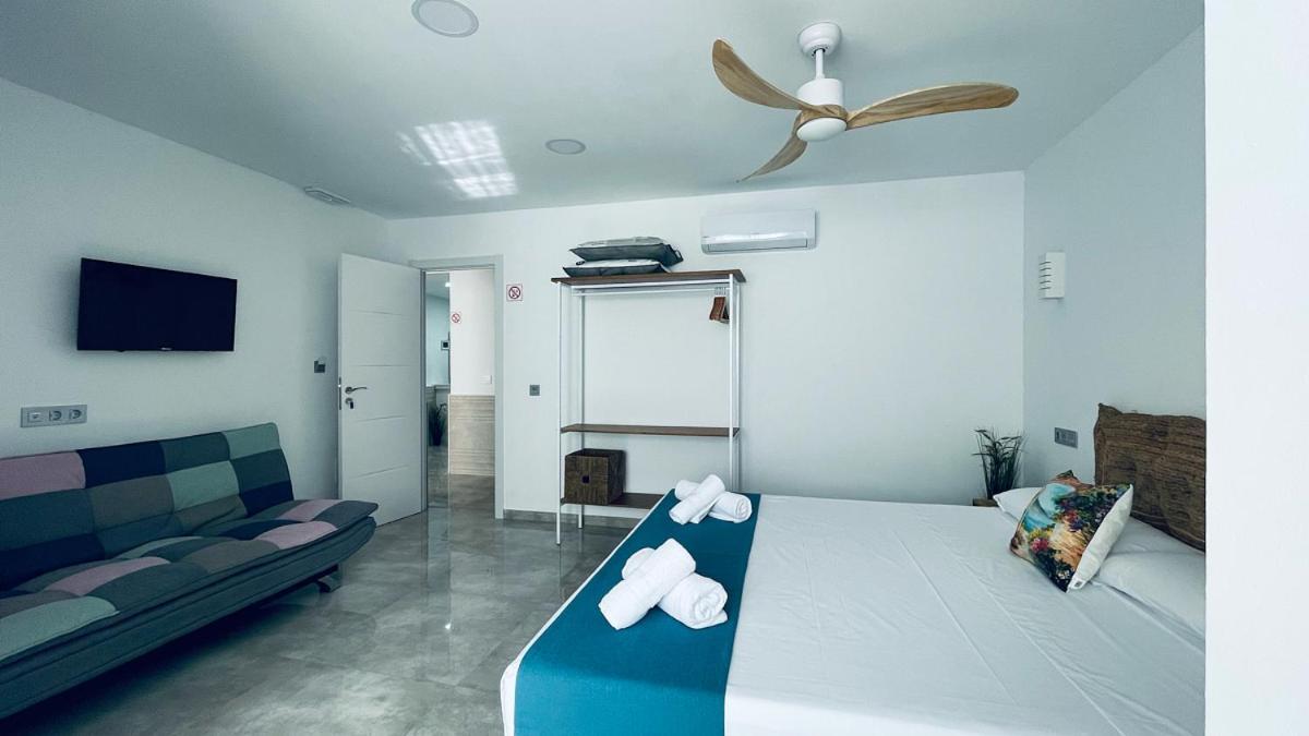 Hostal Aires Del Mar การ์โบเนรัส ภายนอก รูปภาพ